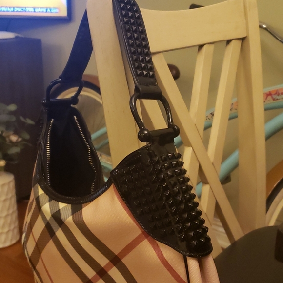 Authentic burberry studded handle large purse - Picture 4 of 7